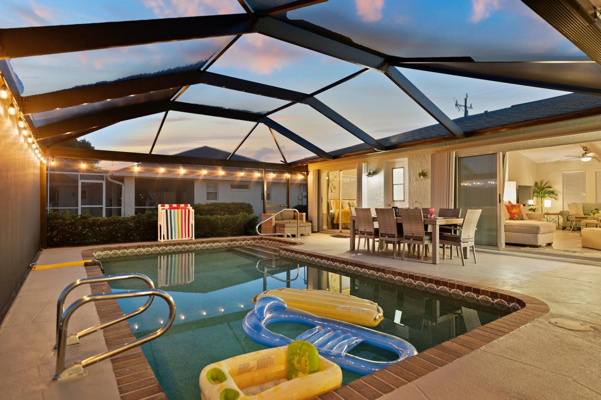 Serenity Waterfront Villa With King Suite, Private Pool, Great Lanai Enclosure And Long Water Views Cape Coral Exterior foto