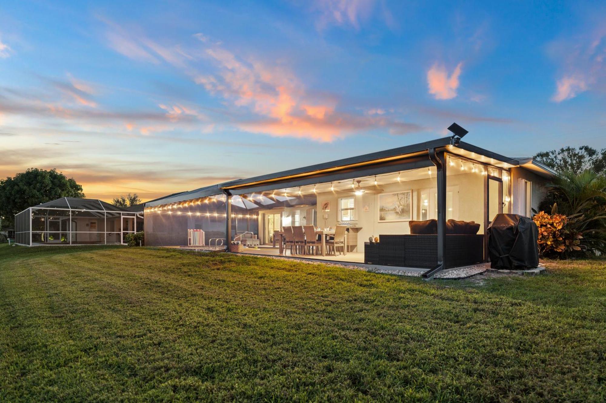 Serenity Waterfront Villa With King Suite, Private Pool, Great Lanai Enclosure And Long Water Views Cape Coral Exterior foto