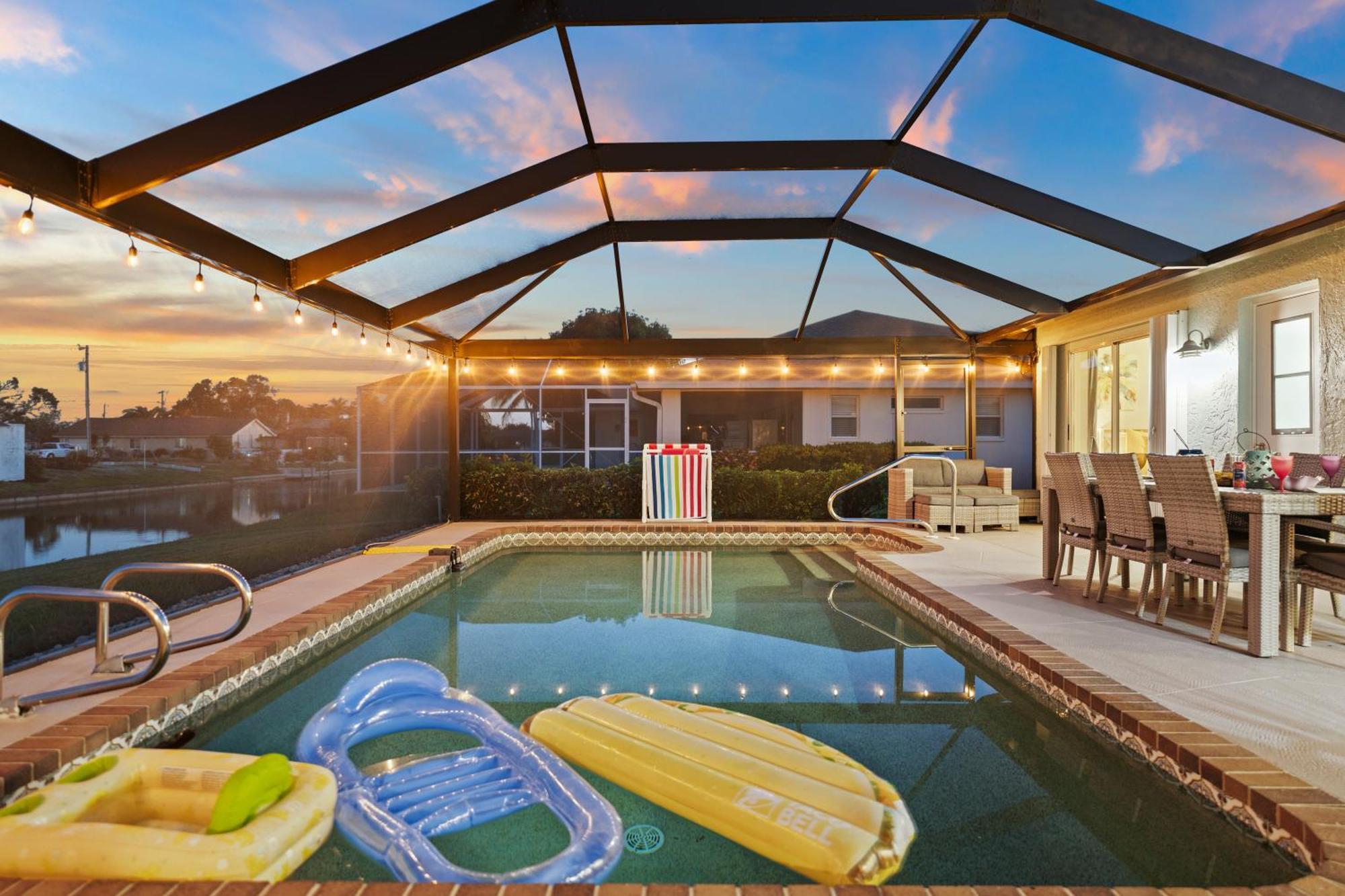 Serenity Waterfront Villa With King Suite, Private Pool, Great Lanai Enclosure And Long Water Views Cape Coral Exterior foto