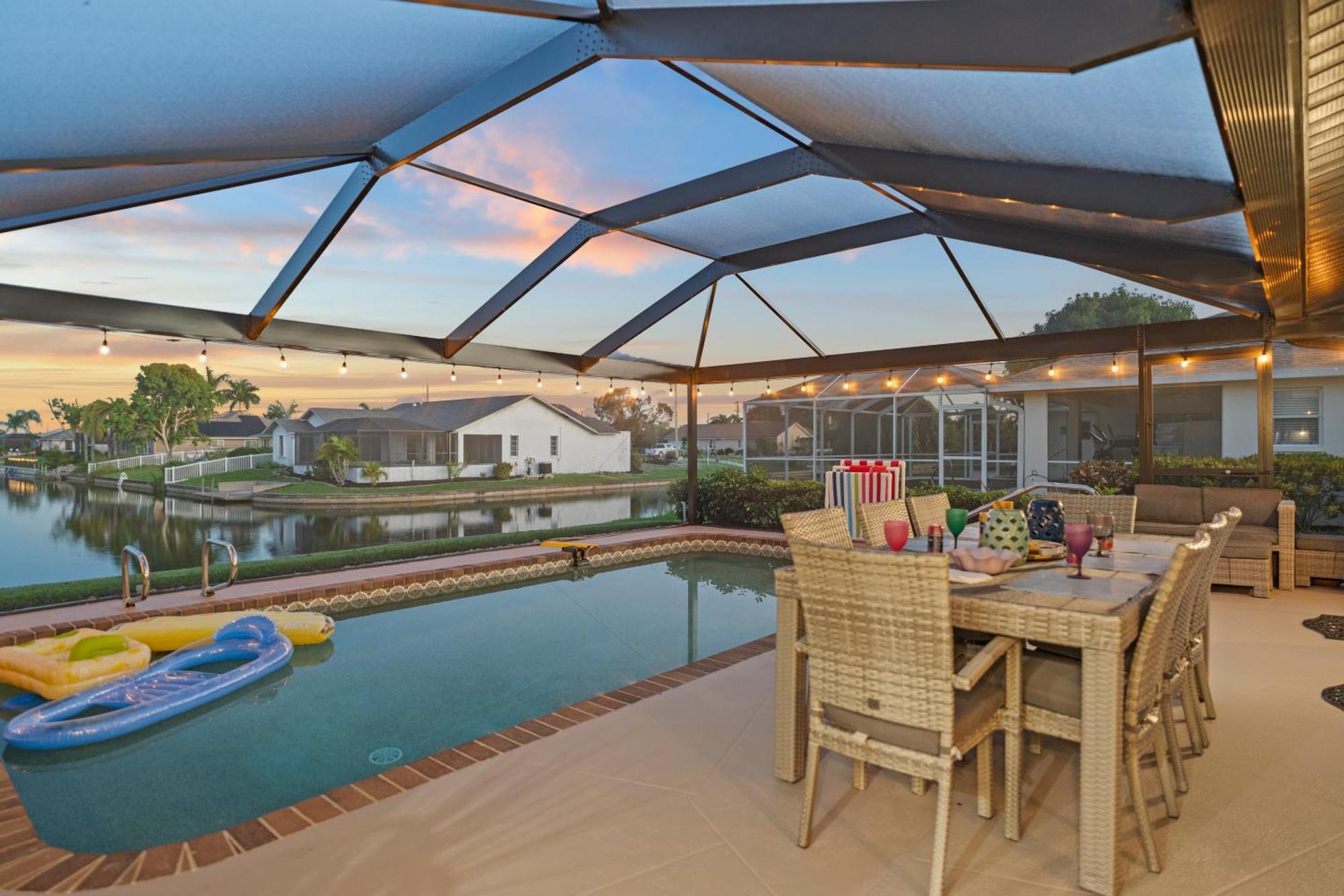 Serenity Waterfront Villa With King Suite, Private Pool, Great Lanai Enclosure And Long Water Views Cape Coral Exterior foto