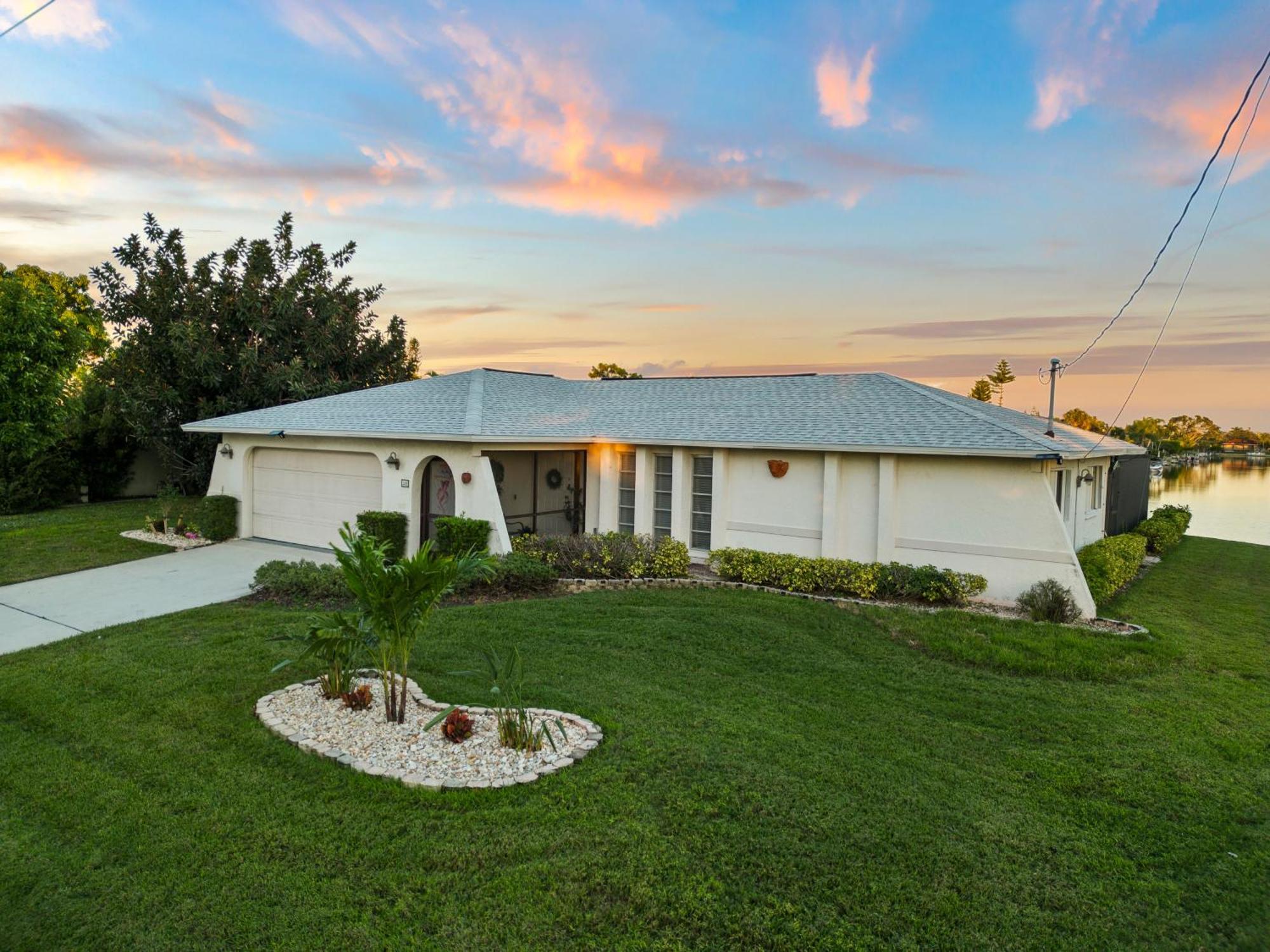 Serenity Waterfront Villa With King Suite, Private Pool, Great Lanai Enclosure And Long Water Views Cape Coral Exterior foto