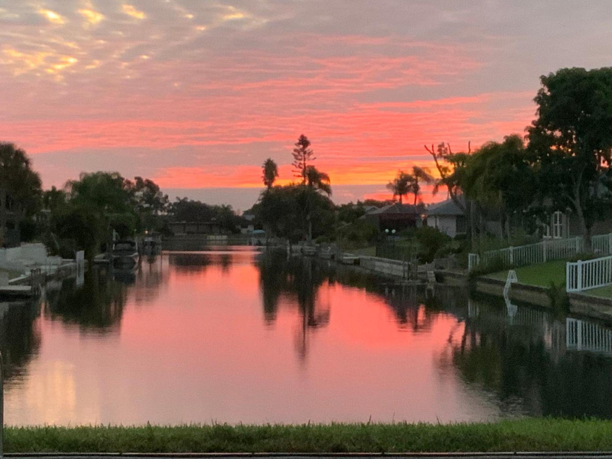 Serenity Waterfront Villa With King Suite, Private Pool, Great Lanai Enclosure And Long Water Views Cape Coral Exterior foto