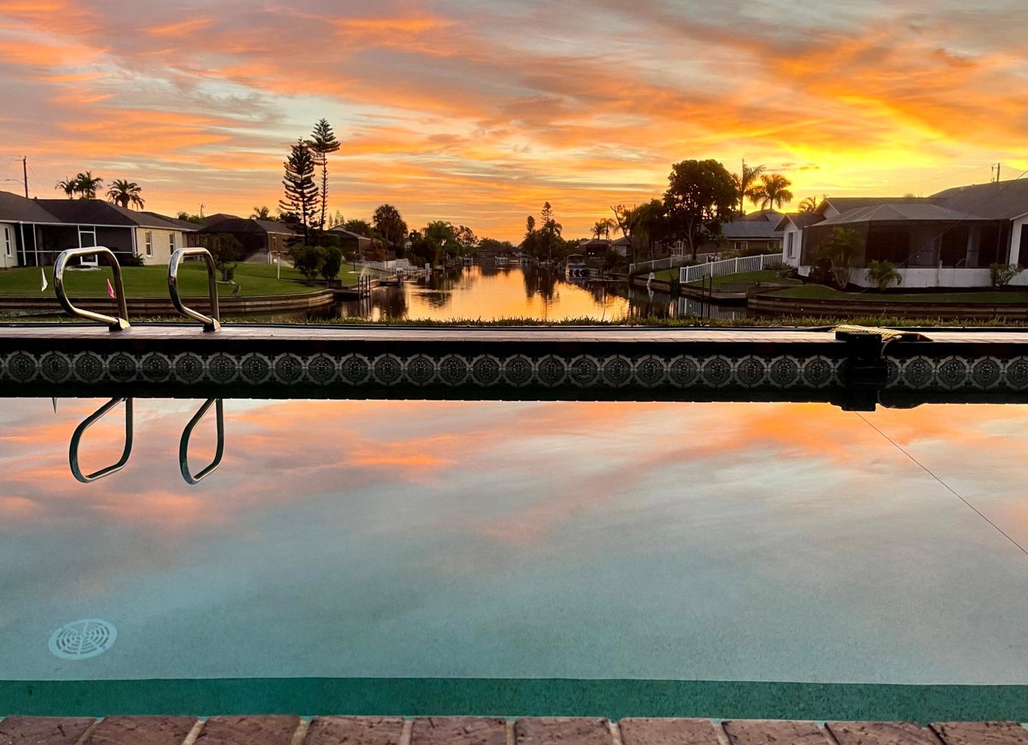 Serenity Waterfront Villa With King Suite, Private Pool, Great Lanai Enclosure And Long Water Views Cape Coral Exterior foto