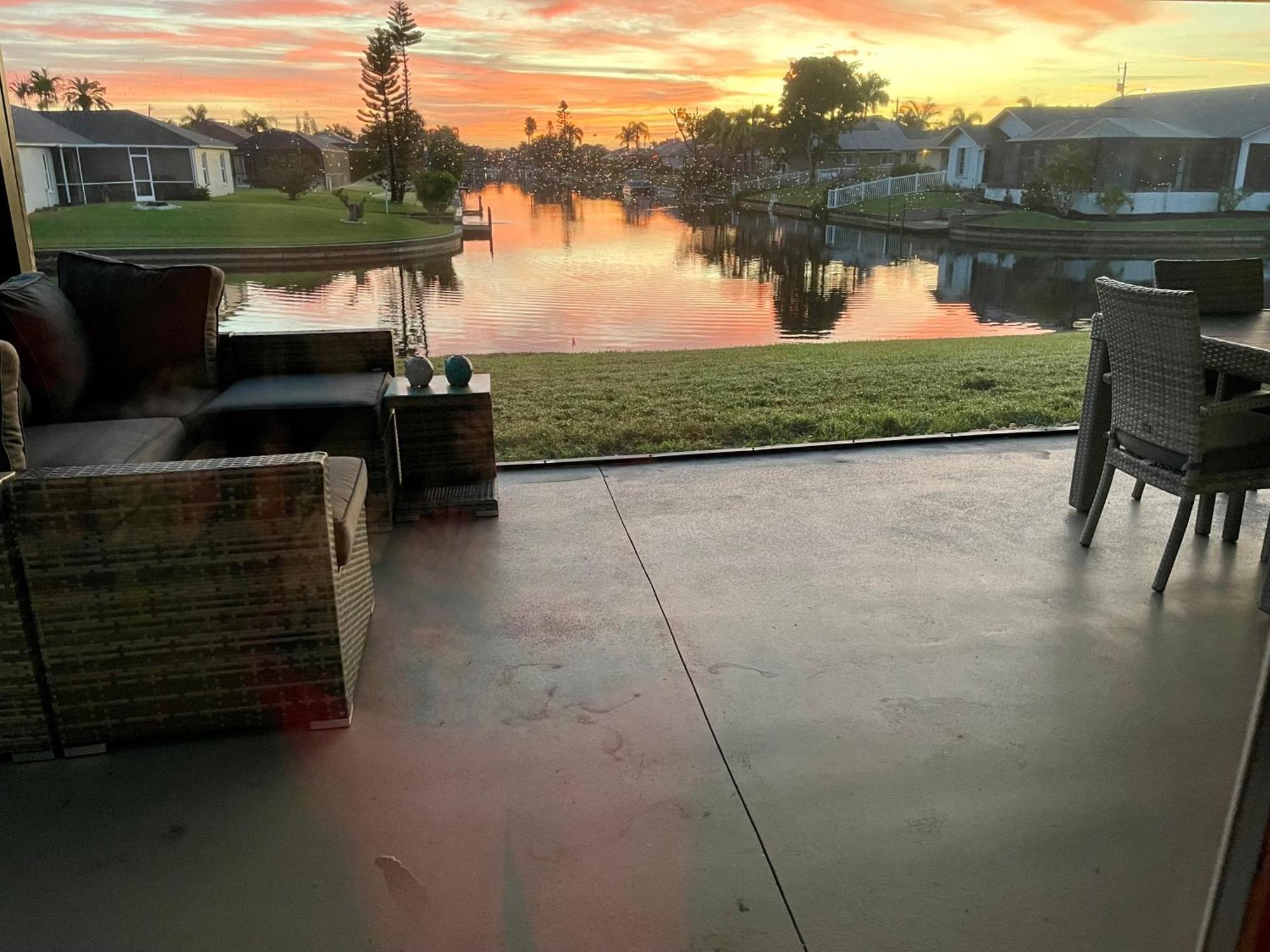 Serenity Waterfront Villa With King Suite, Private Pool, Great Lanai Enclosure And Long Water Views Cape Coral Exterior foto