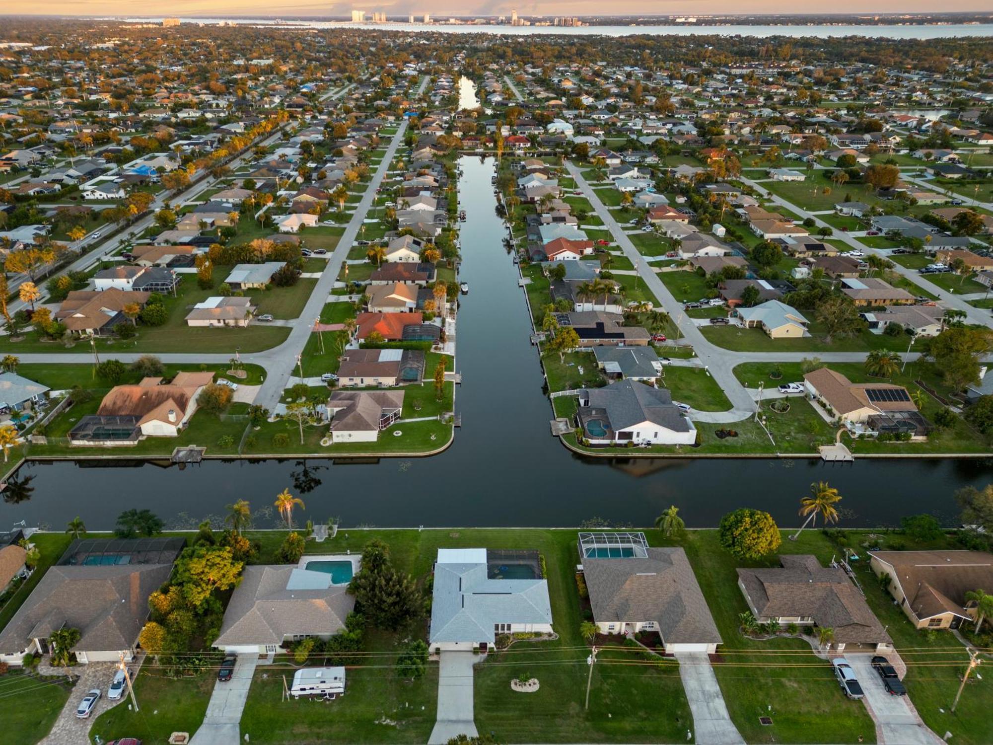 Serenity Waterfront Villa With King Suite, Private Pool, Great Lanai Enclosure And Long Water Views Cape Coral Exterior foto